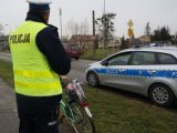 policjant, rower i radiowóz