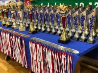 medale i puchary dla uczestników VIII Mistrzostw Polski Służb Mundurowych w Badmintonie